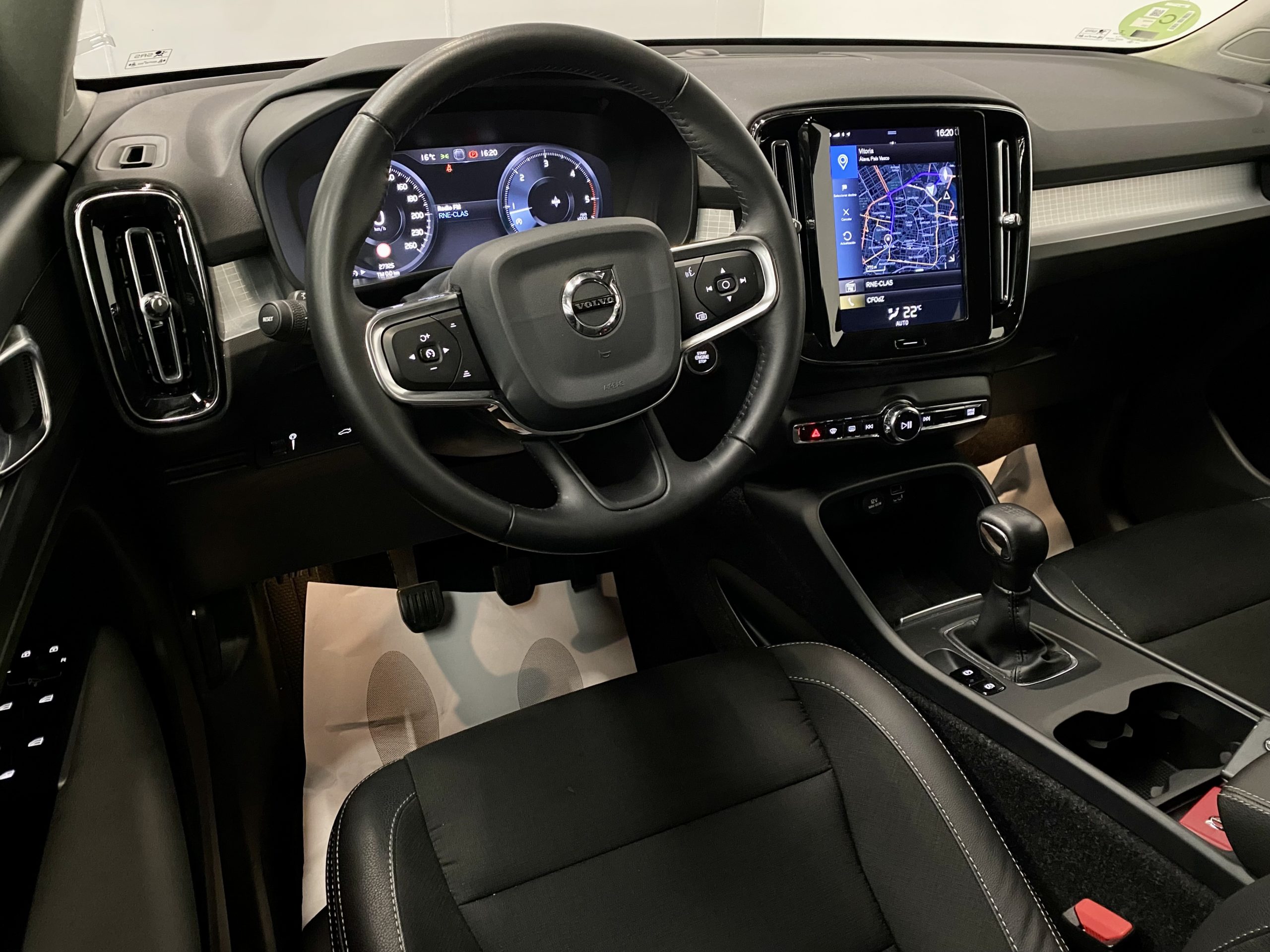 VOLVO XC40 D3 MOMENTUM - Imagen 8