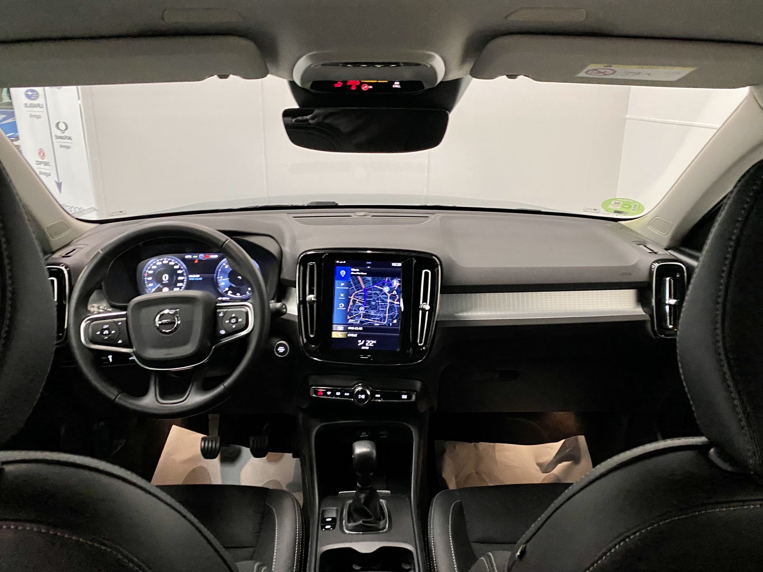 VOLVO XC40 D3 MOMENTUM - Imagen 9