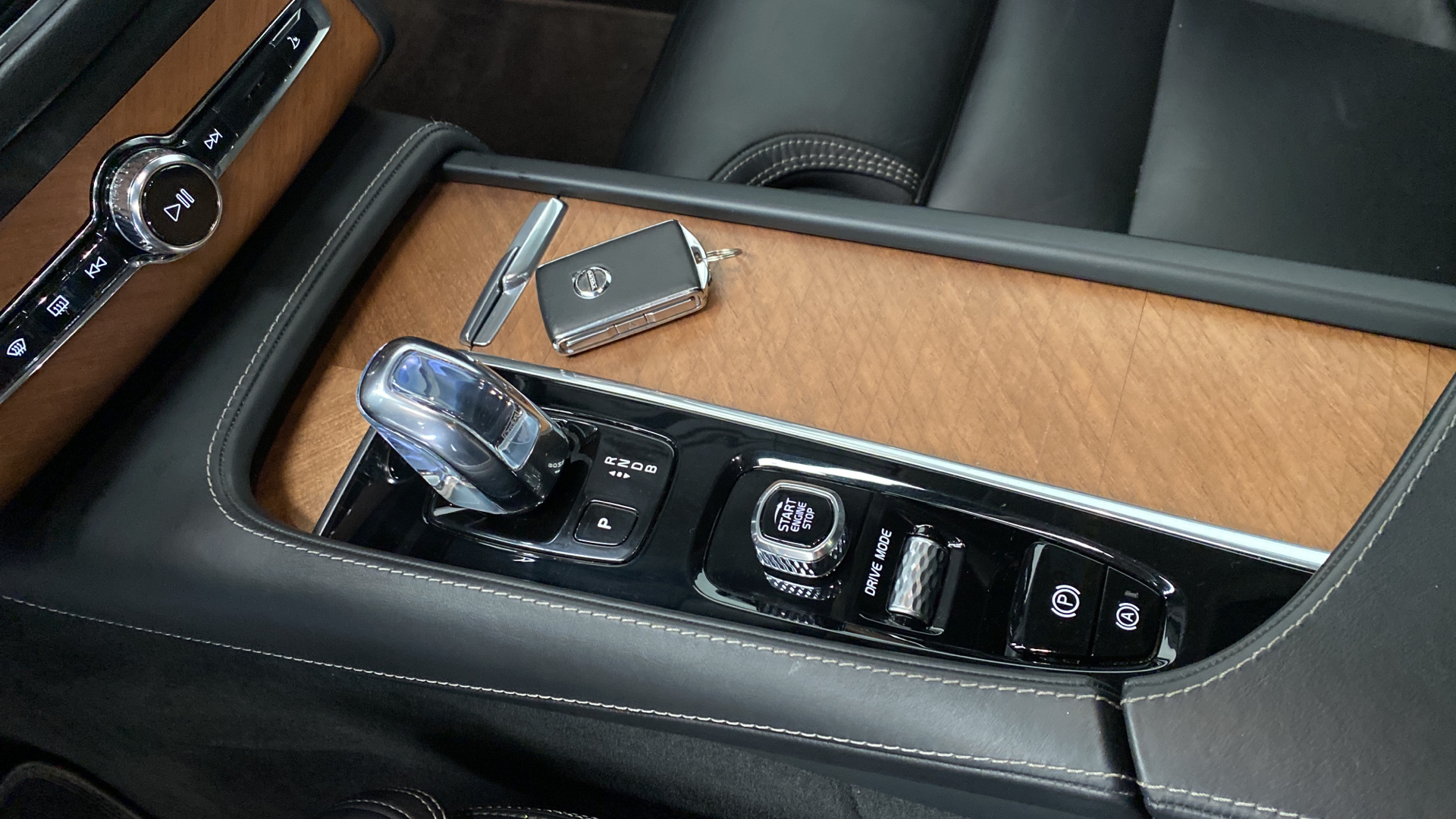 VOLVO XC90 T8 Twin Inscription 7 asientos - Imagen 16
