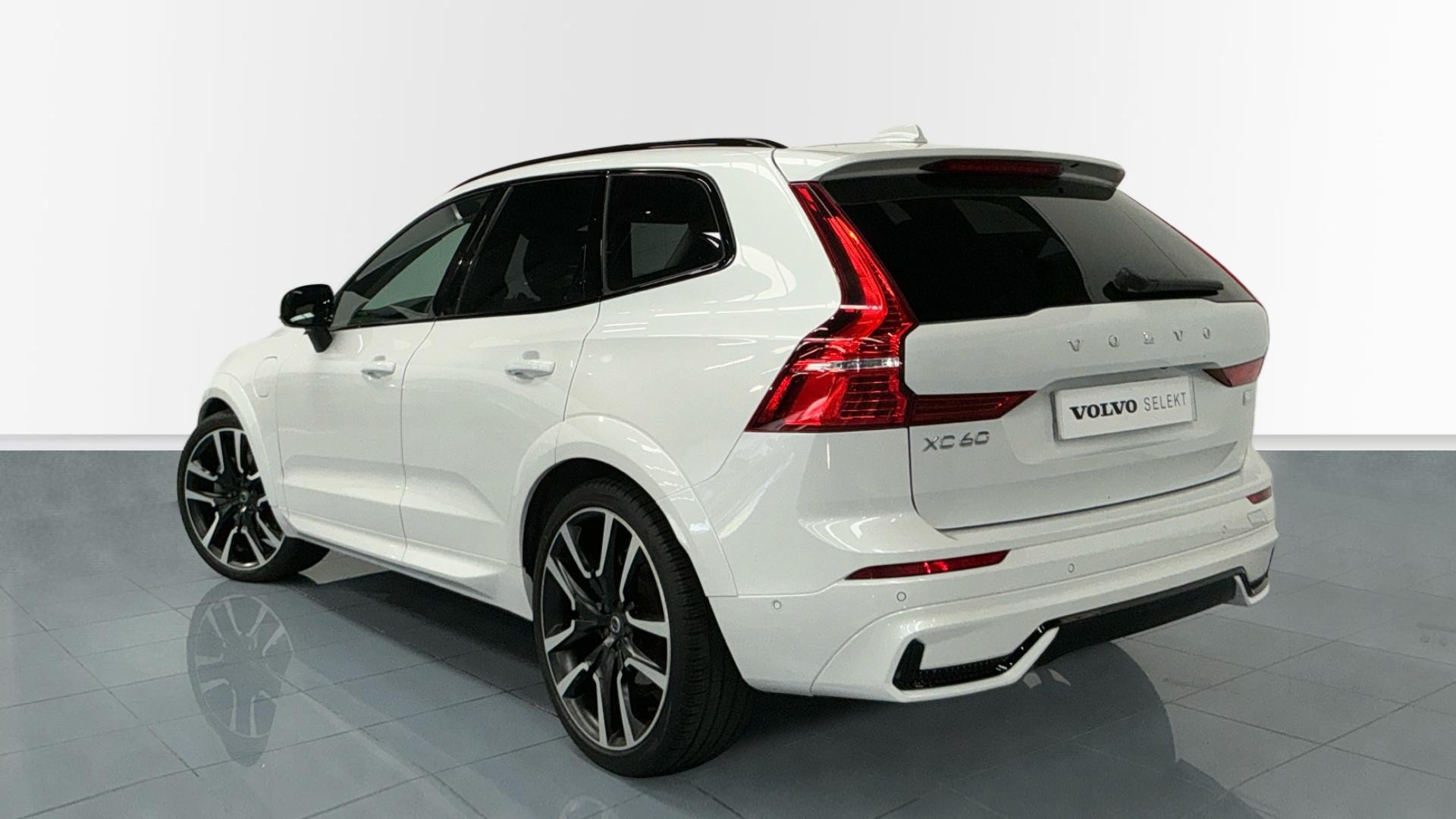 VOLVO XC60 Recharge Dark Ultimate T6 Plug-in Hybrid eAWD Automatic - Imagen 2