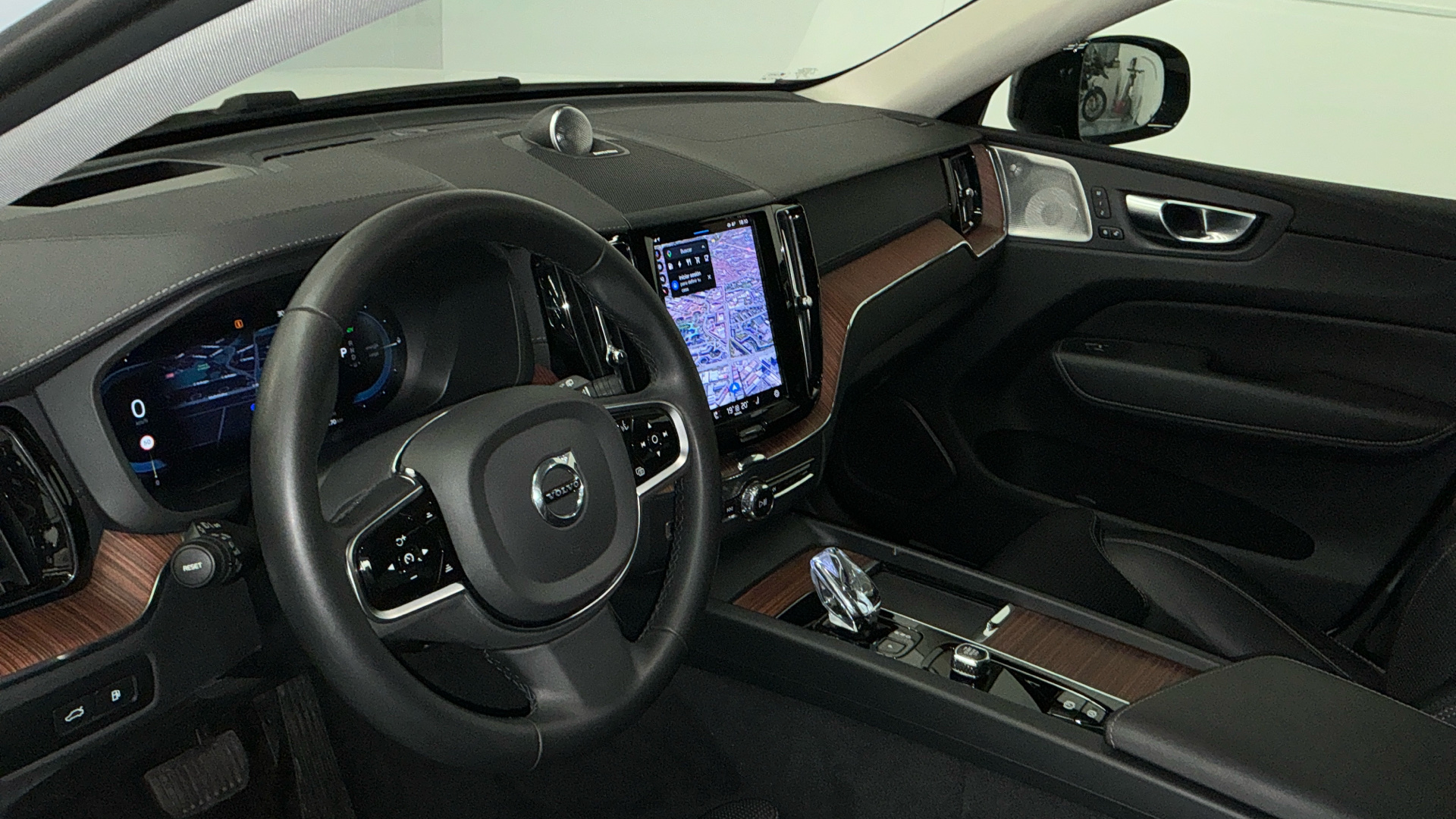 VOLVO XC60 Recharge Dark Ultimate T6 Plug-in Hybrid eAWD Automatic - Imagen 5