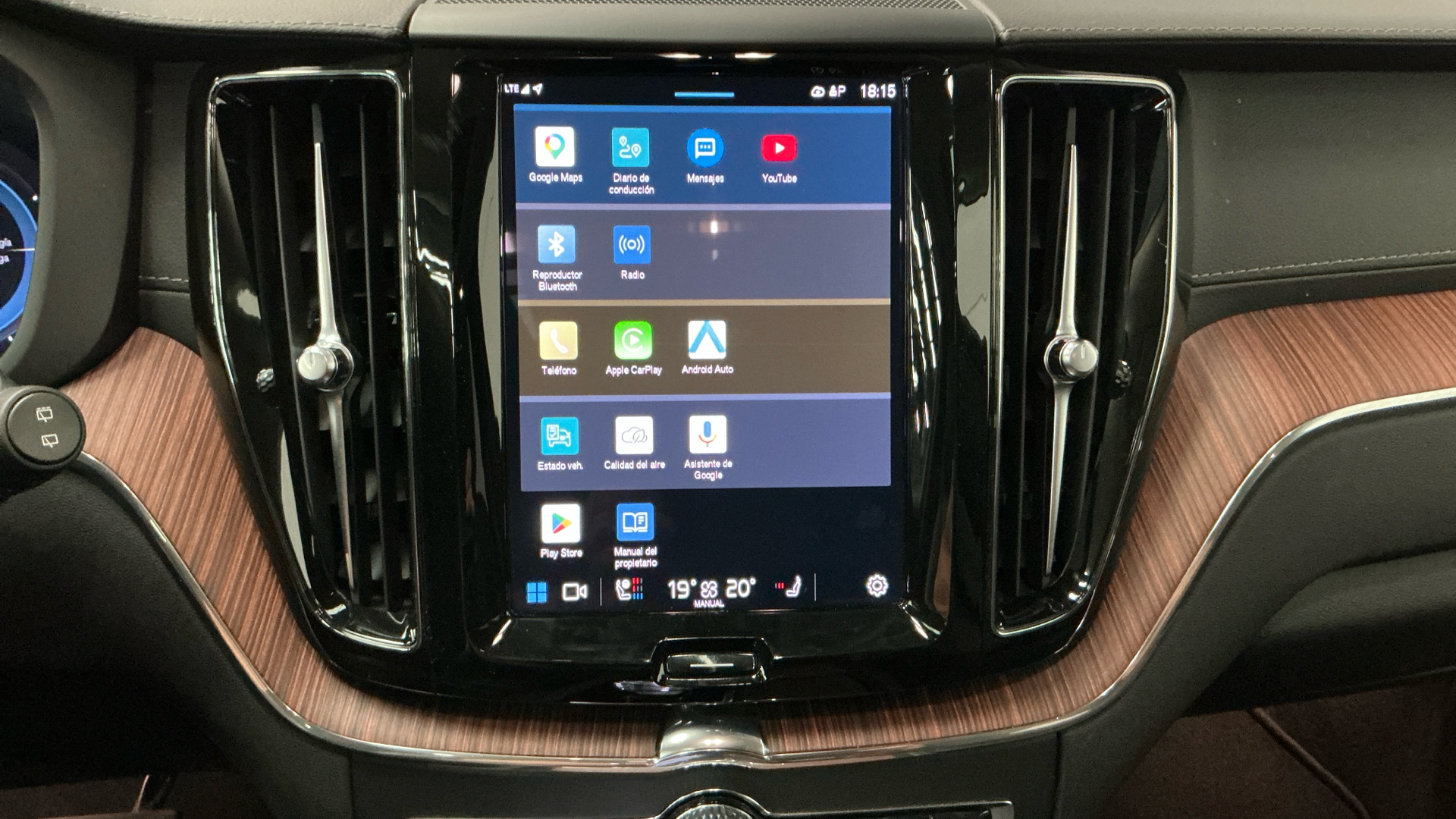 VOLVO XC60 Recharge Dark Ultimate T6 Plug-in Hybrid eAWD Automatic - Imagen 13
